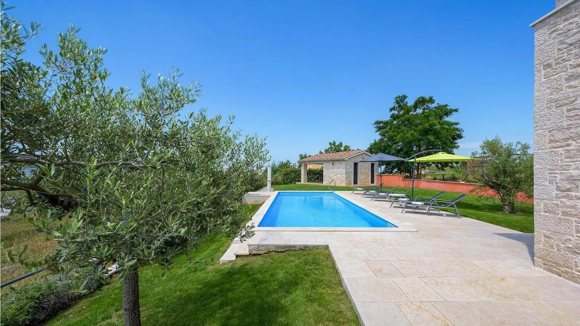 Villa Manuela Kastelir Holiday home