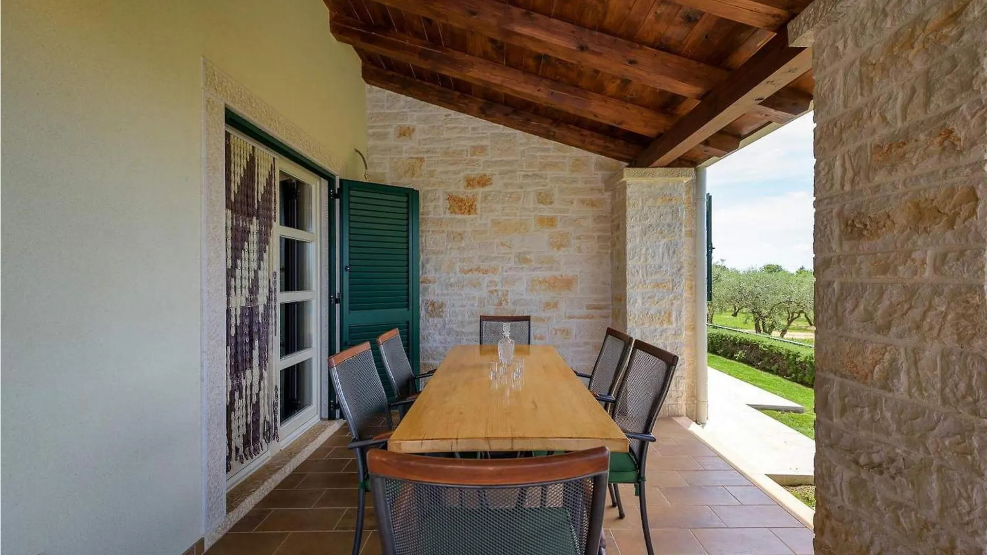 Villa Manuela Kastelir 0*,