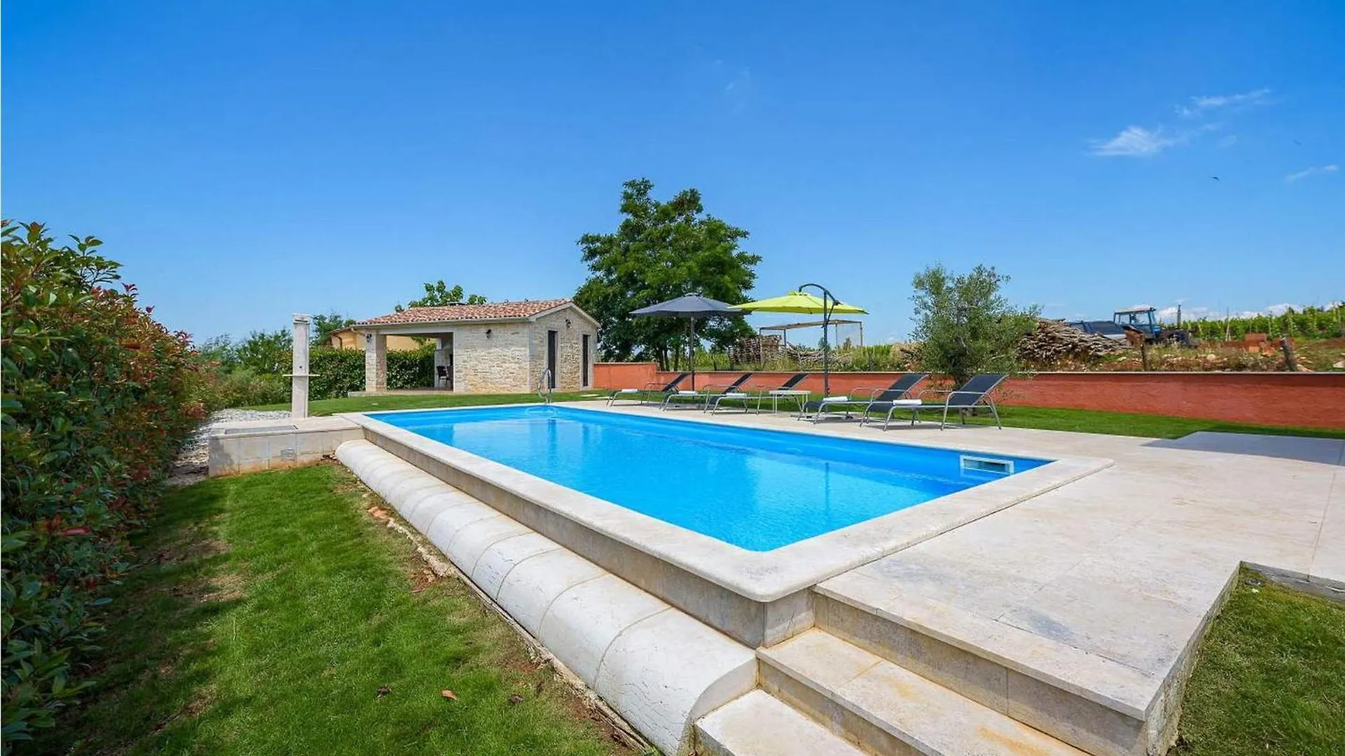 Villa Manuela Kastelir Holiday home